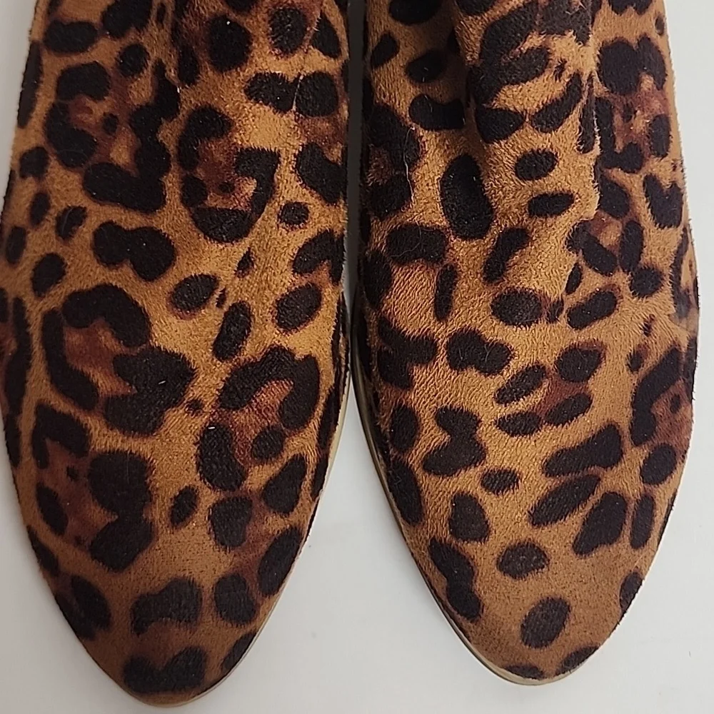A Rider Girl Sz 8.5 Sexy Leopard Print 1.5